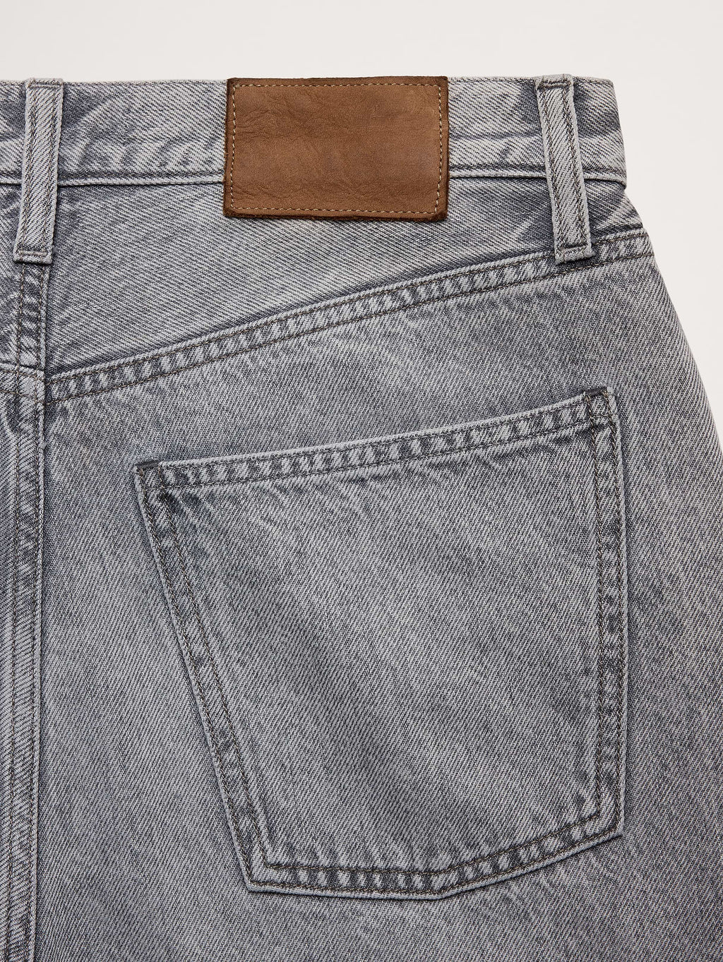 Relaxed-Straight Lightweight Jean - Medium Gray Wash