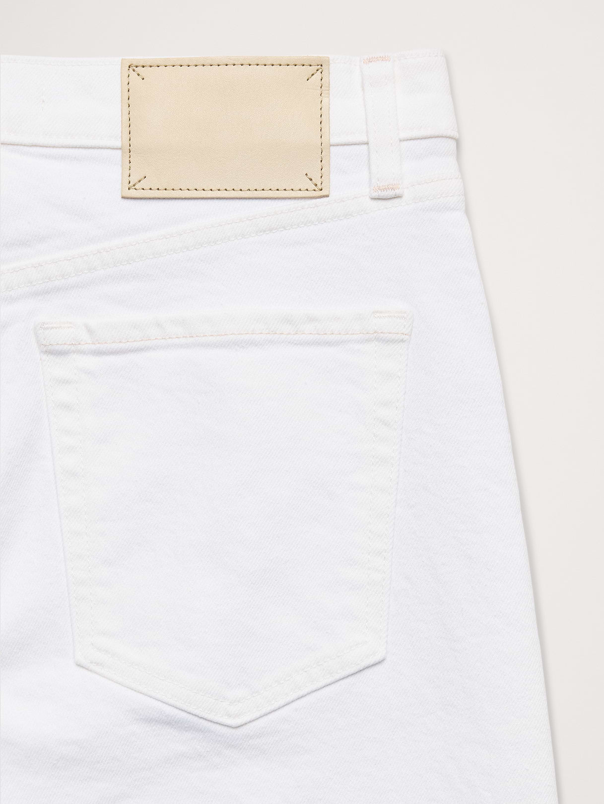 High-Rise 90S Straight Jean - White