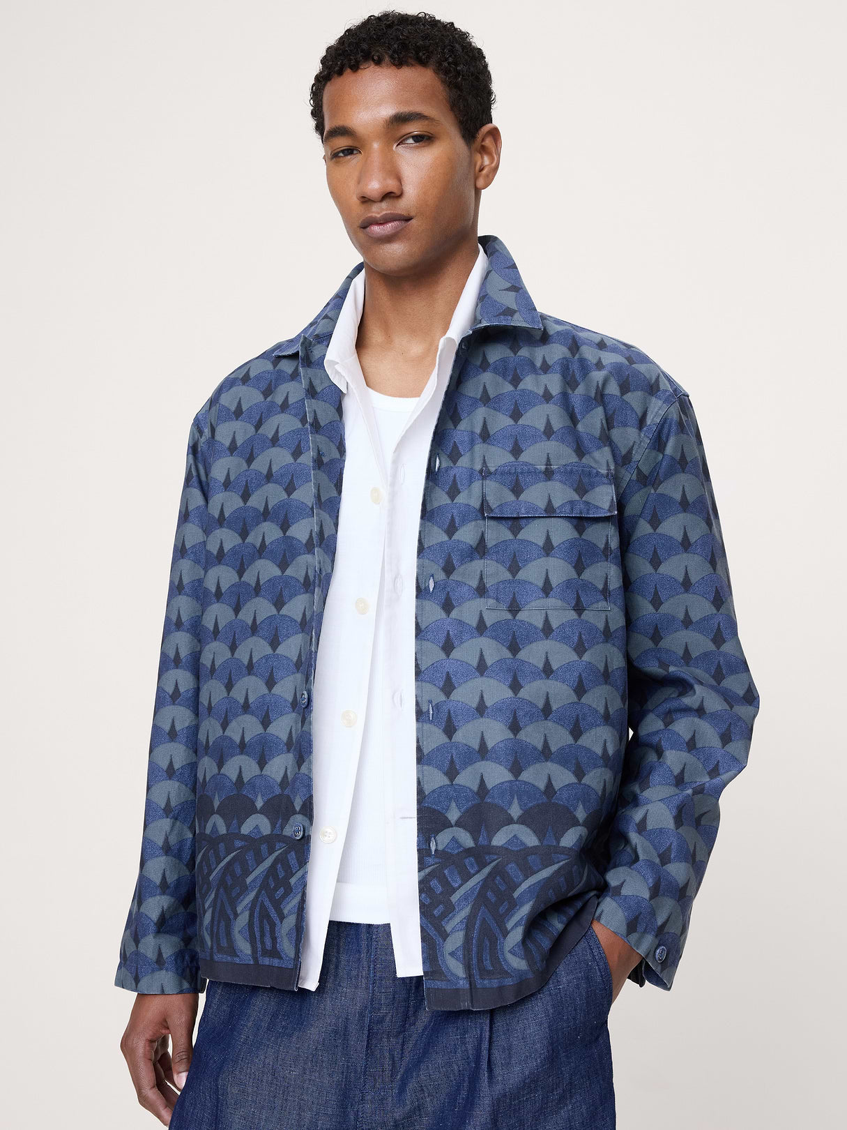 Relaxed-Fit Cotton-Linen Resort Shirt - Navy Blue Print