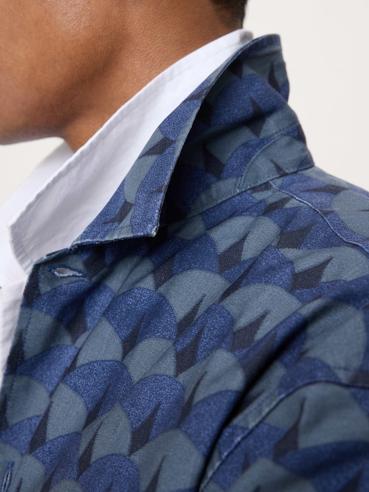 Relaxed-Fit Cotton-Linen Resort Shirt - Navy Blue Print