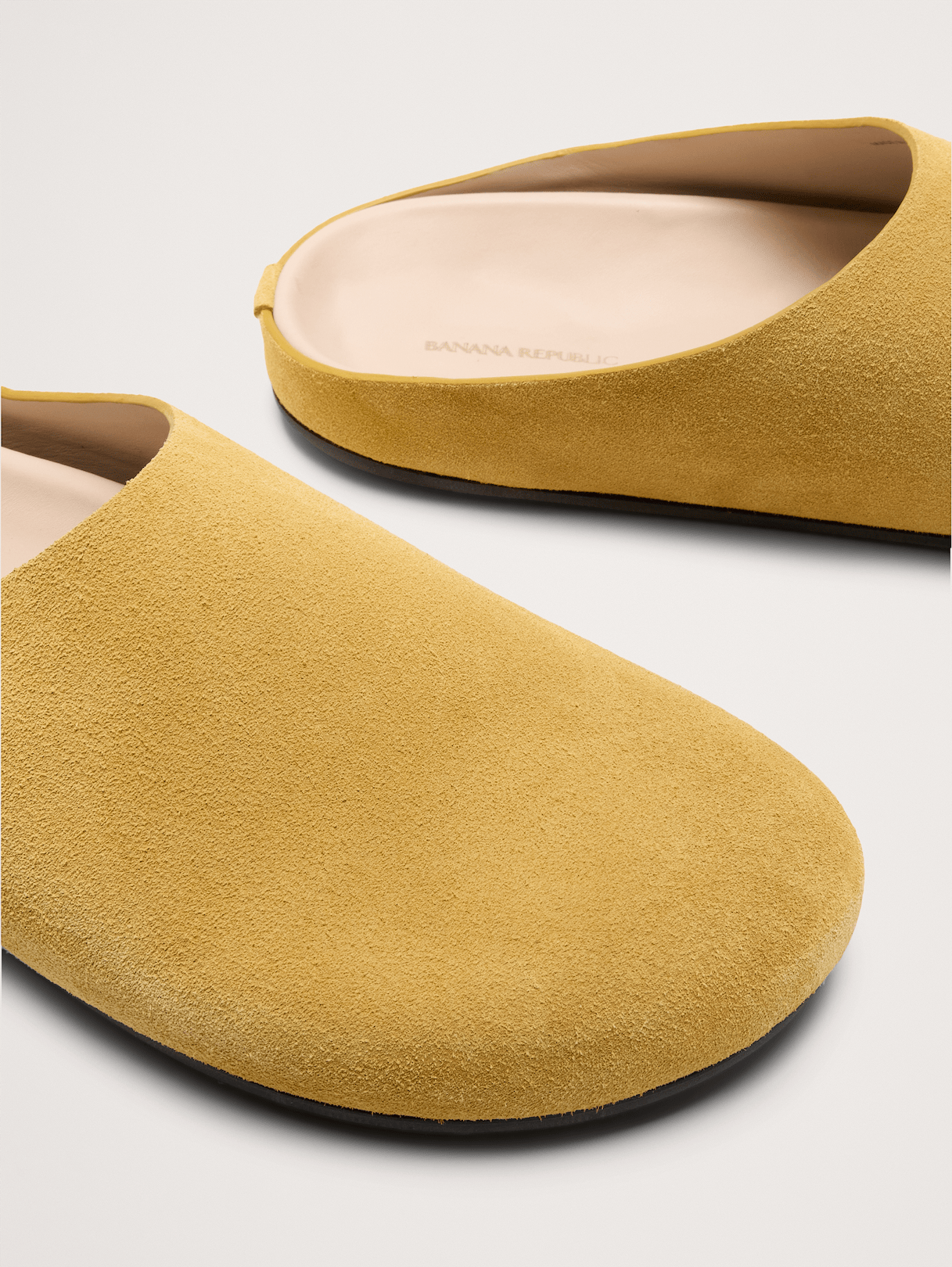 Leather Essential Clog - Butter Yellow