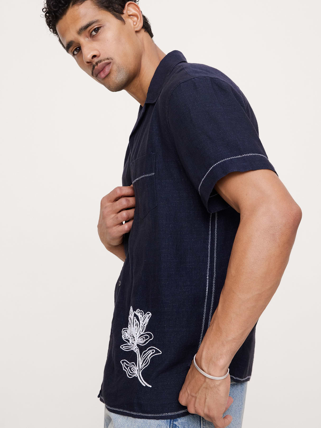 Standard-Fit Embroidered Linen Resort Shirt - Navy Blue