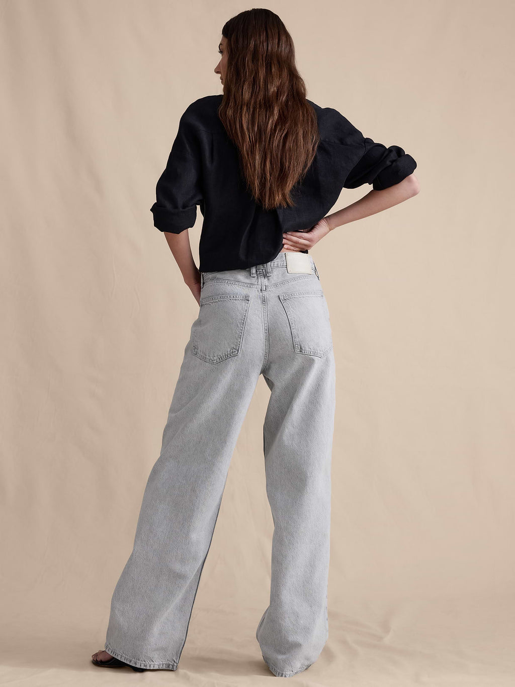 Mid-Rise Baggy-Straight Lightweight Jean - Light Gray Wash