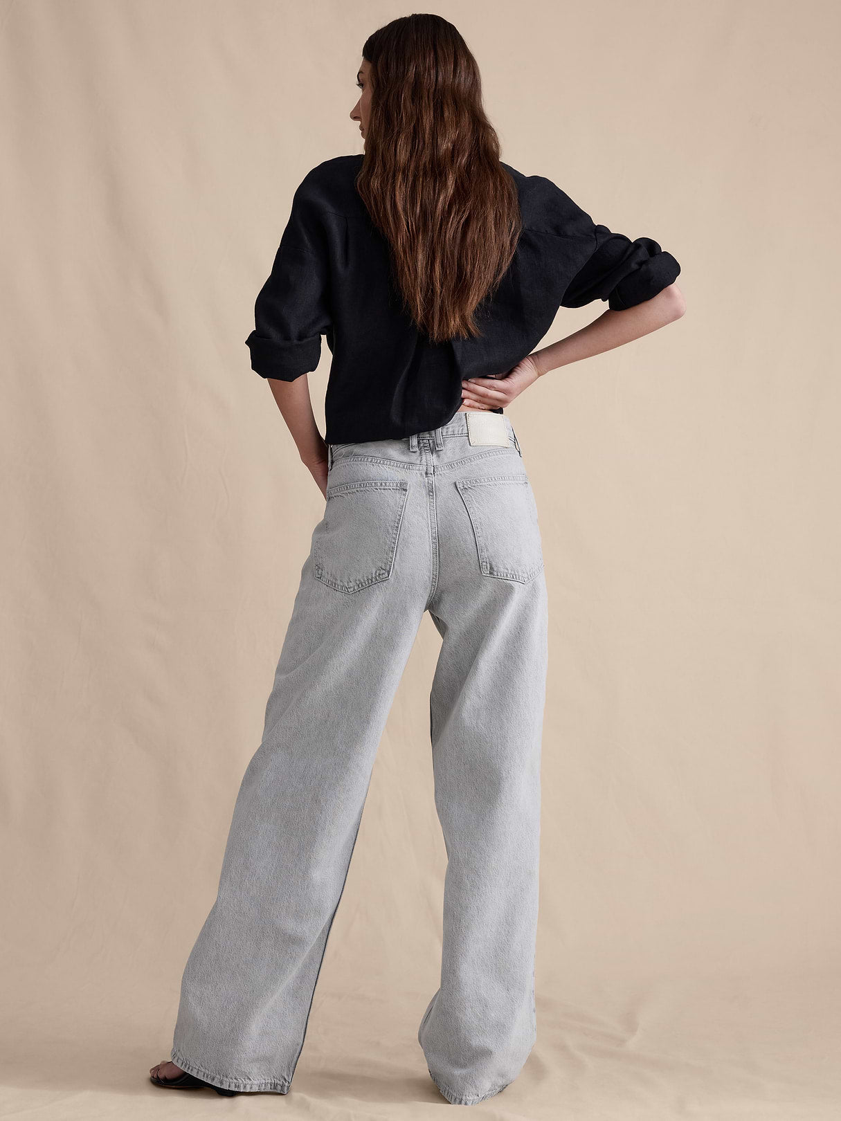 Mid-Rise Baggy-Straight Lightweight Jean - Light Gray Wash