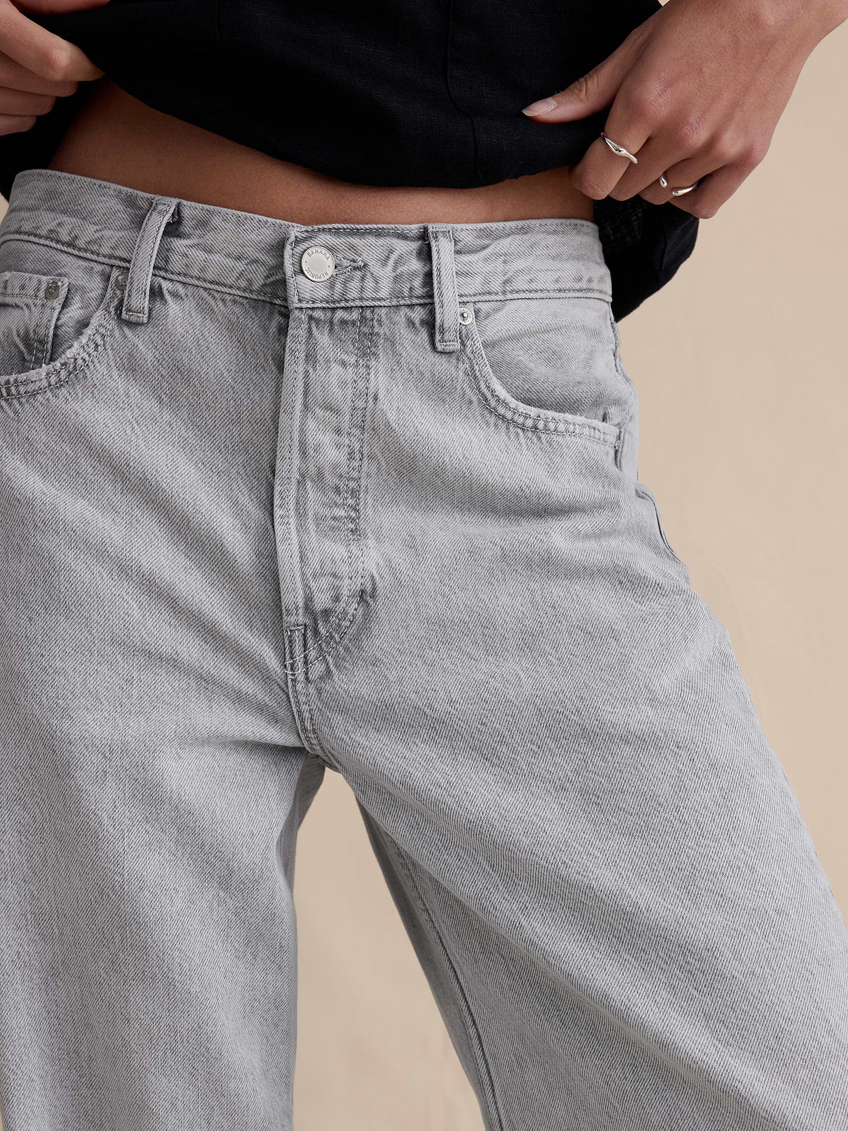 Mid-Rise Baggy-Straight Lightweight Jean - Light Gray Wash
