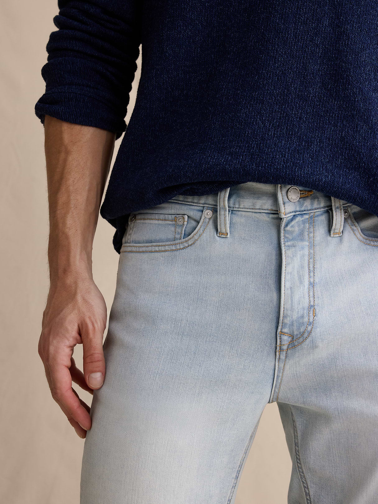 Straight Luxe Traveler Jean - Bleach Blue