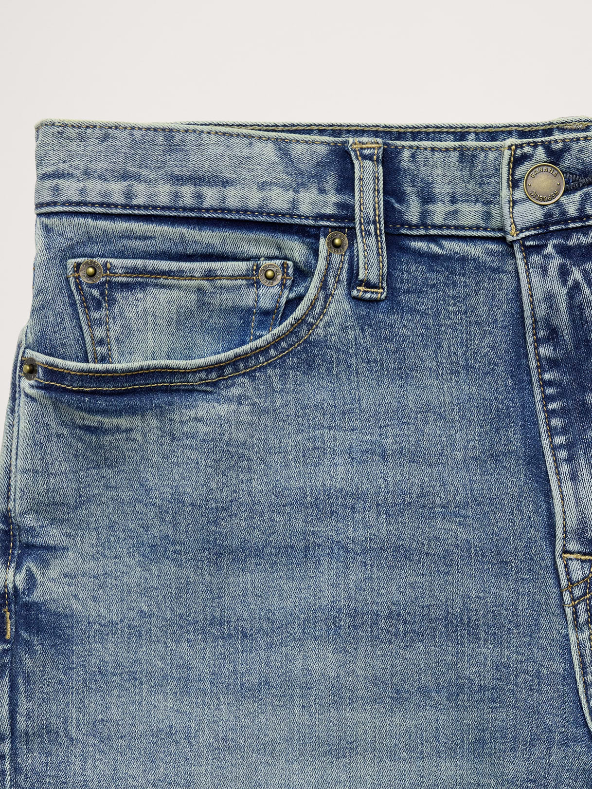 Slim Luxe Traveler Jean - Tinted Blue