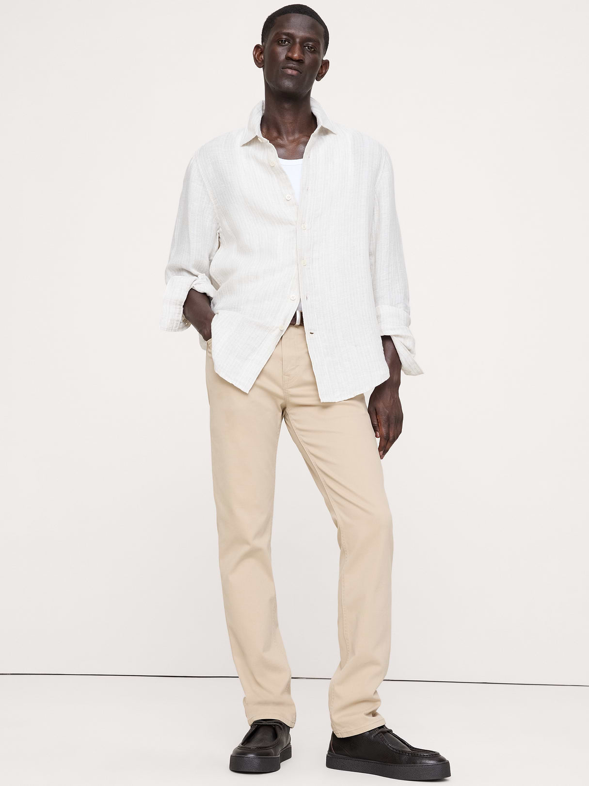 Slim Traveler Pant - Light Khaki