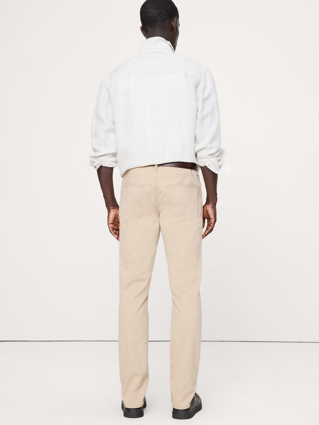 Slim Traveler Pant - Light Khaki