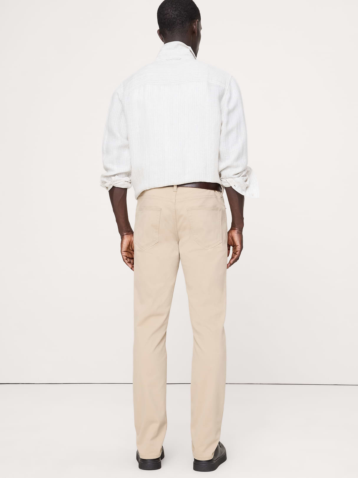 Slim Traveler Pant - Light Khaki