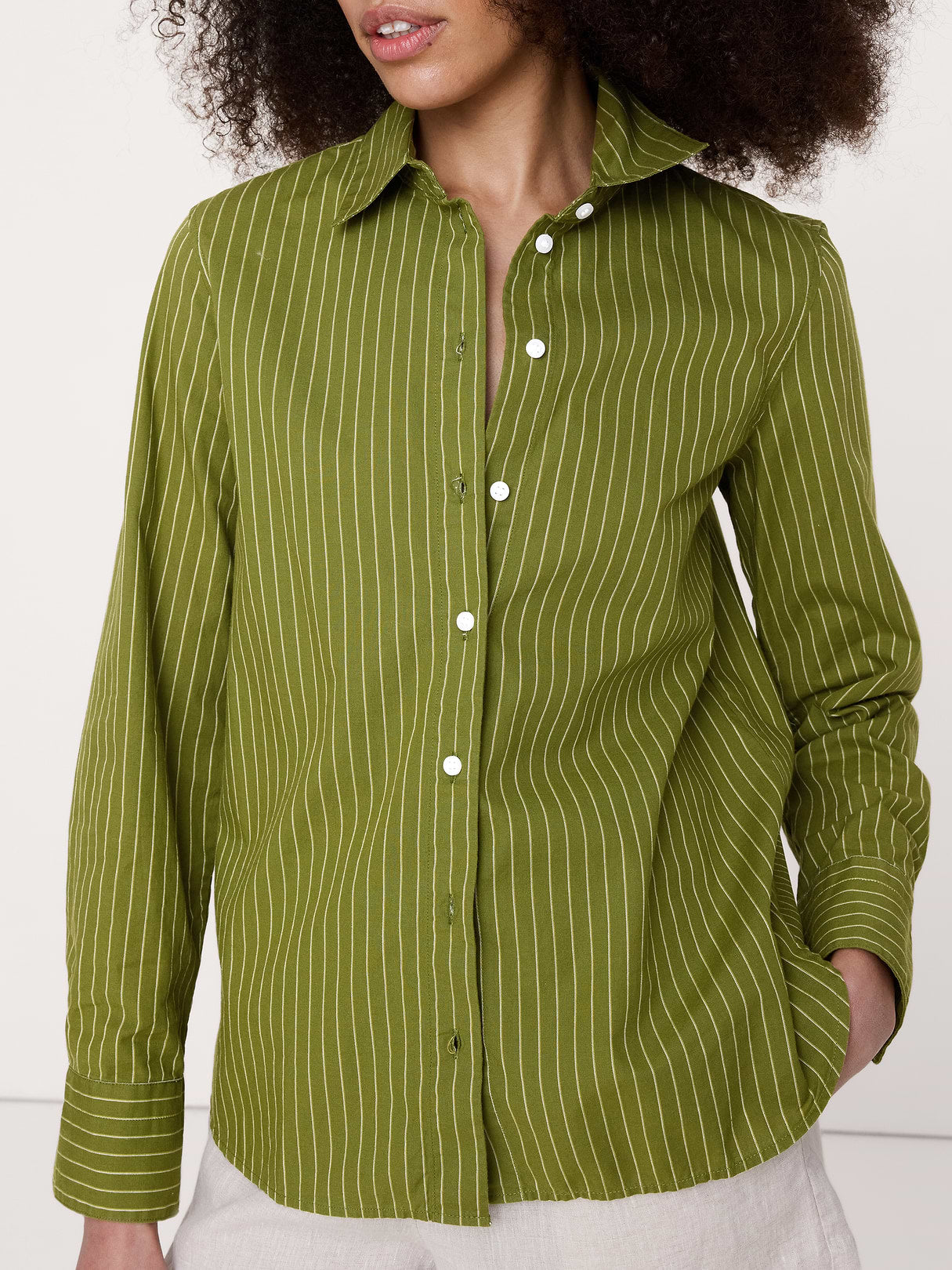 The Everyday Shirt in Cotton Poplin - Green Pinstripe
