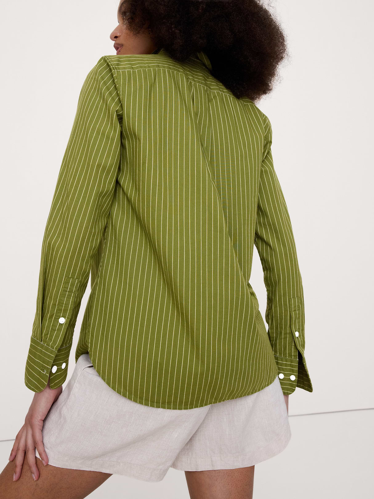 The Everyday Shirt in Cotton Poplin - Green Pinstripe