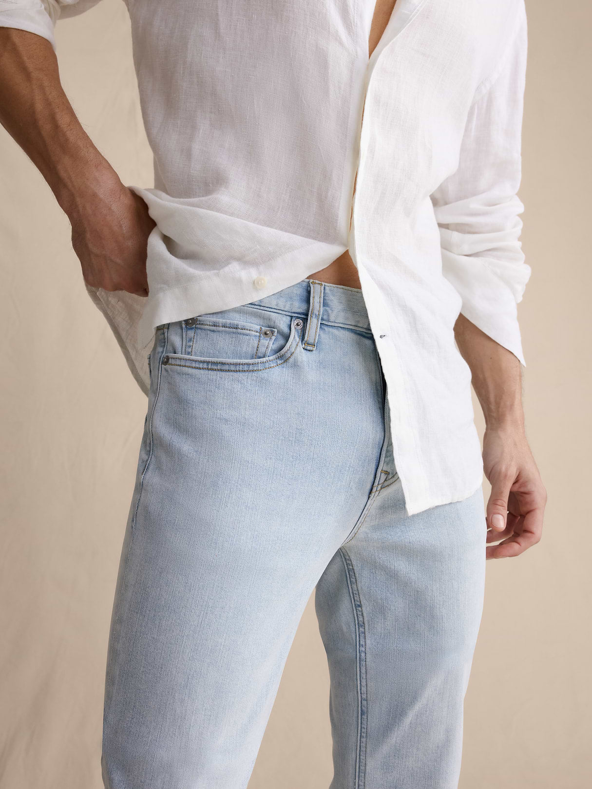 Slim Luxe Traveler Jean - Bleach Blue
