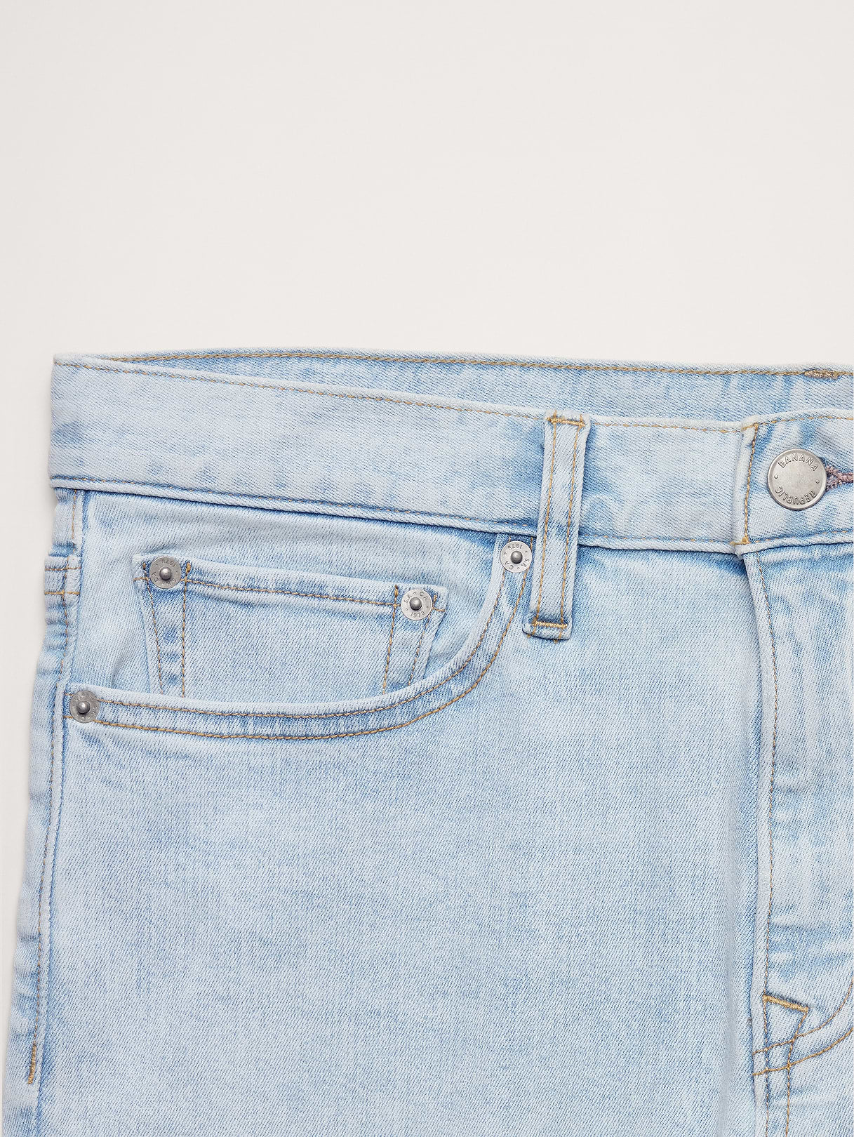 Slim Luxe Traveler Jean - Bleach Blue