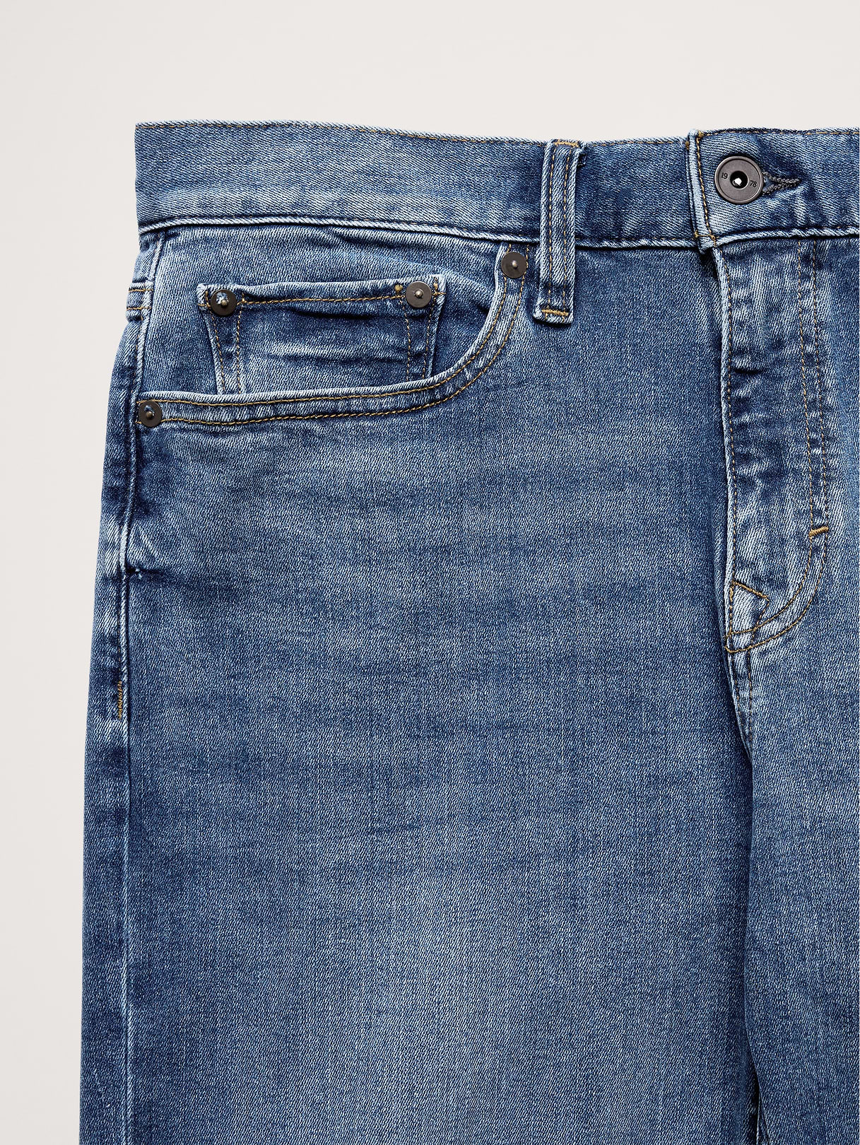 Straight Luxe Traveler Jean - Medium Wash