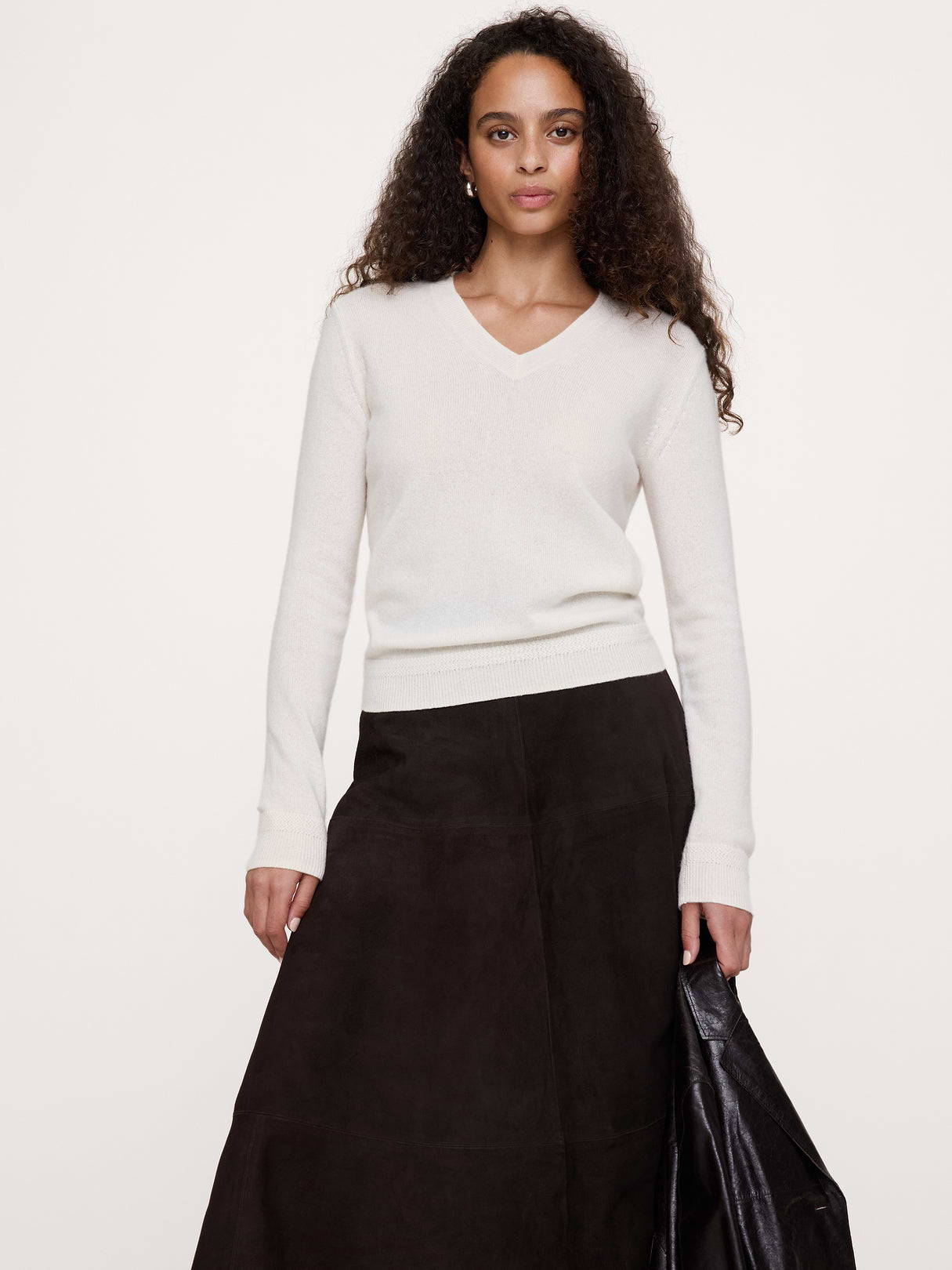 Lightweight Cashmere V-Neck Sweater - Ivory