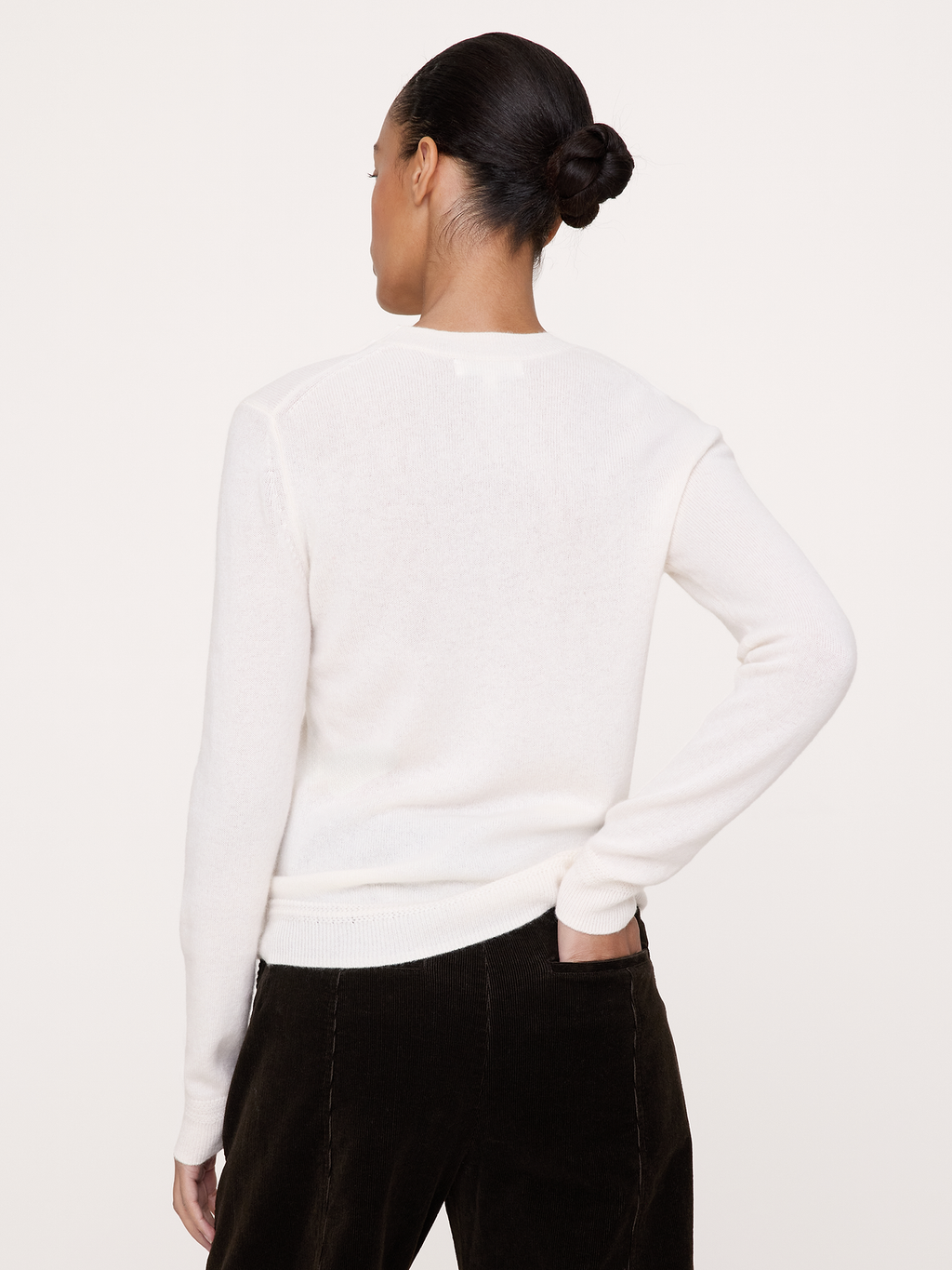 Lightweight Cashmere Crew-Neck Sweater - Cream White